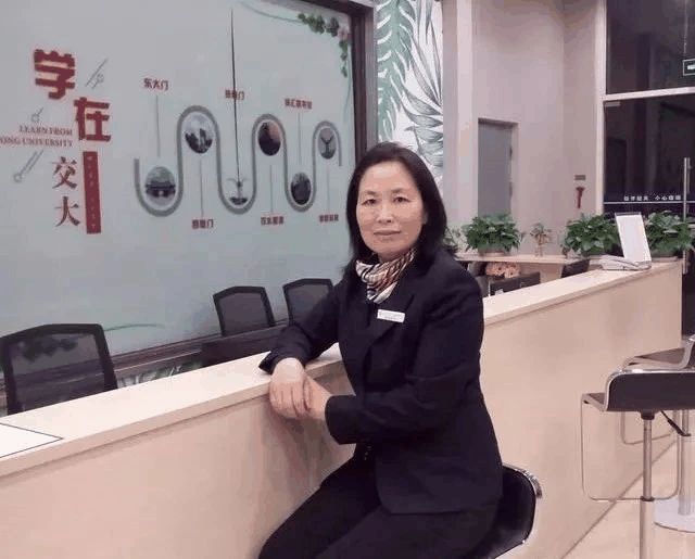 “博士坐下，碩士留下，本科等下，?？谱屜拢　蹦氵€敢不努力學(xué)習(xí)？（轉(zhuǎn)給孩子）