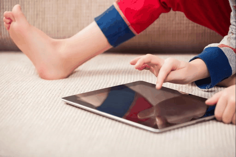 如何對(duì)付“手機(jī)ipad控”的孩子？跟著這位媽媽學(xué)，3招就夠了