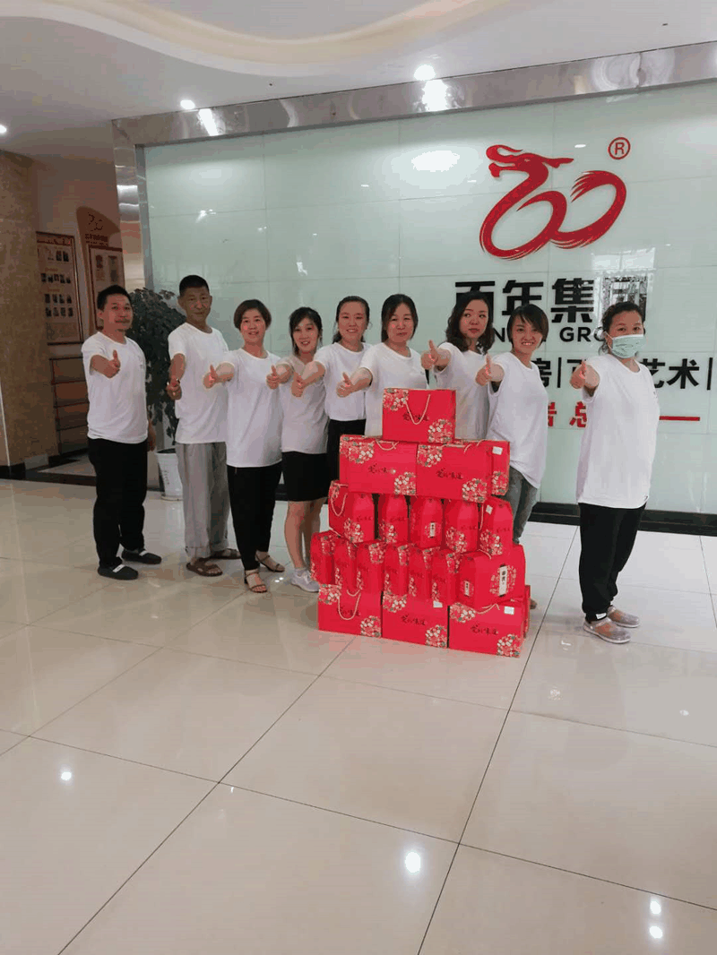 百年集團(tuán)開展“粽飄香●傳真情”端午節(jié)送溫暖活動(dòng)