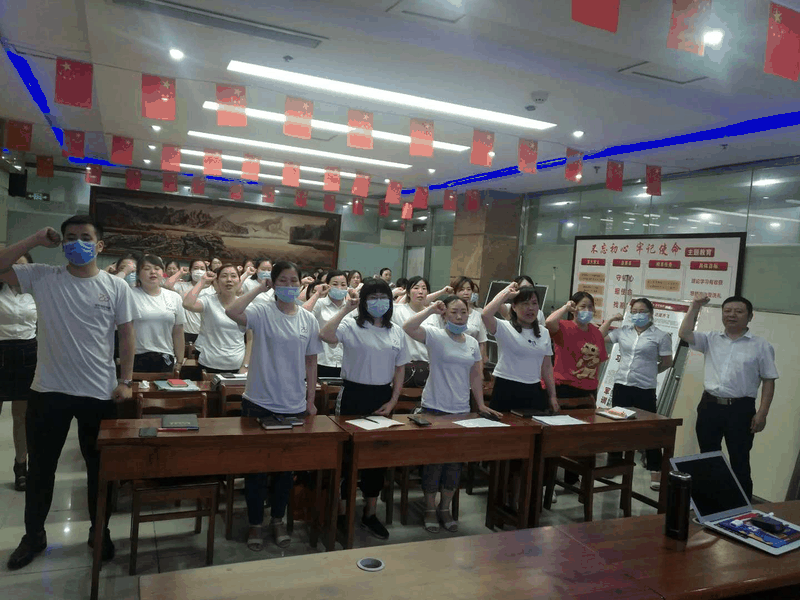 百年集團為主管以上管理人員發(fā)放福利，充分彰顯“做受尊敬的百年人”的價值觀