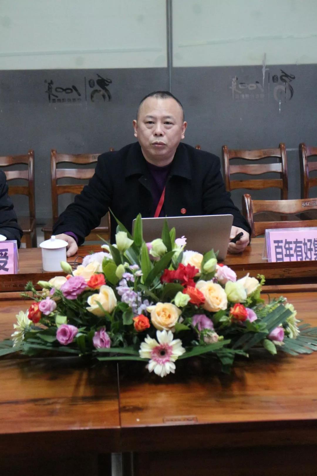 熱烈歡迎太白街道辦事處譚方培書記一行蒞臨百年集團指導(dǎo)工作！