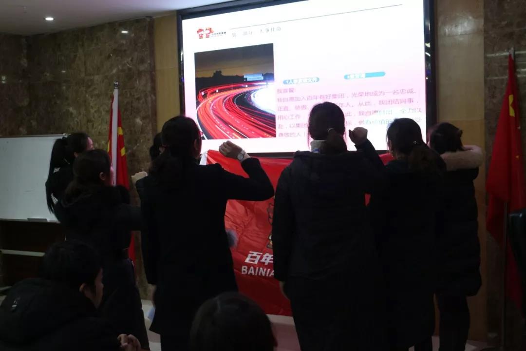 2019年，我們還在做房產(chǎn)中介，買房、賣房請(qǐng)放心找我們！