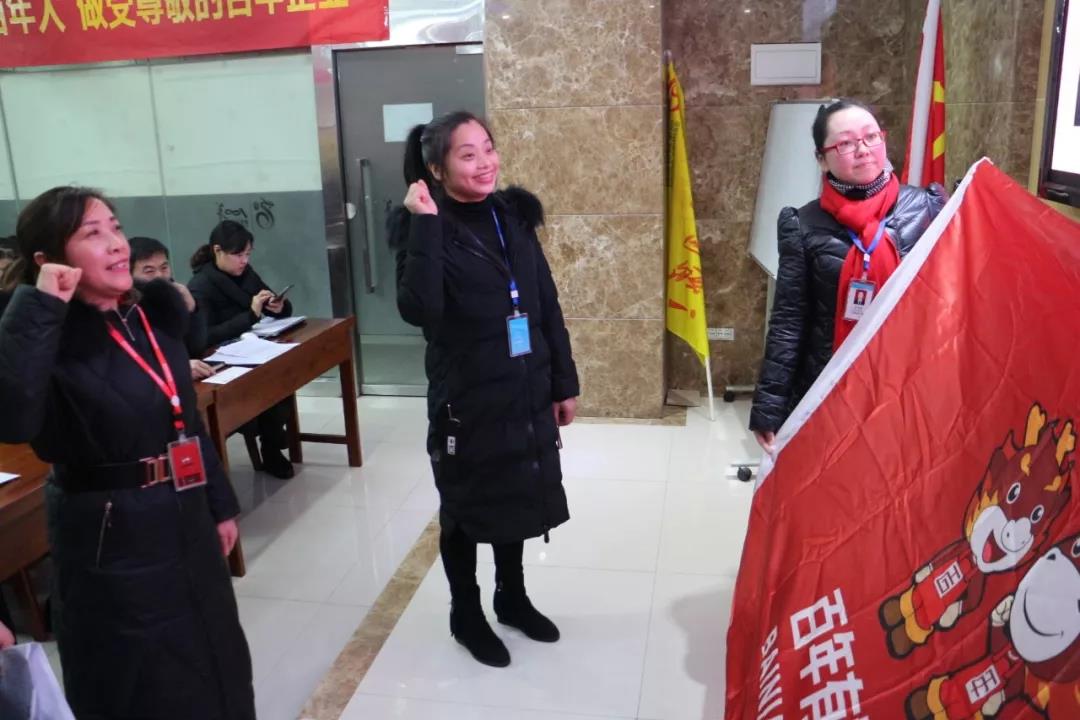 2019年，我們還在做房產(chǎn)中介，買房、賣房請(qǐng)放心找我們！
