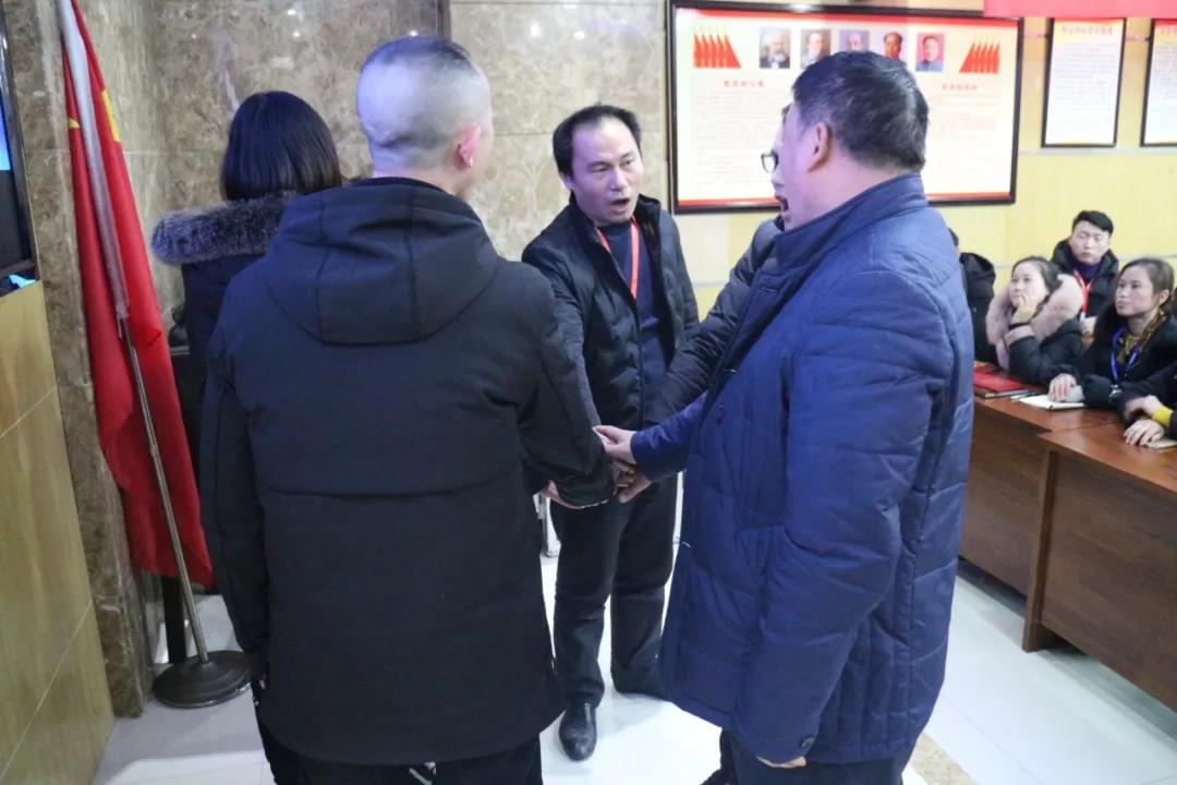 2019年，我們還在做房產(chǎn)中介，買房、賣房請(qǐng)放心找我們！