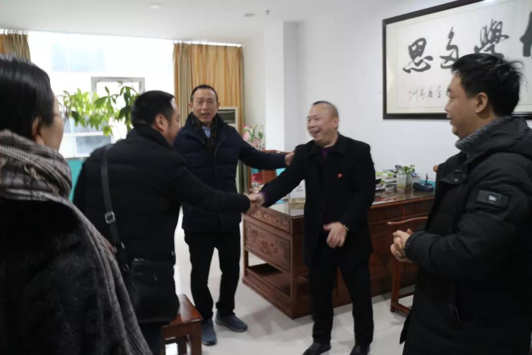 熱烈歡迎市教委交叉檢查組及區(qū)教委領(lǐng)導(dǎo)蒞臨百年教育指導(dǎo)工作！