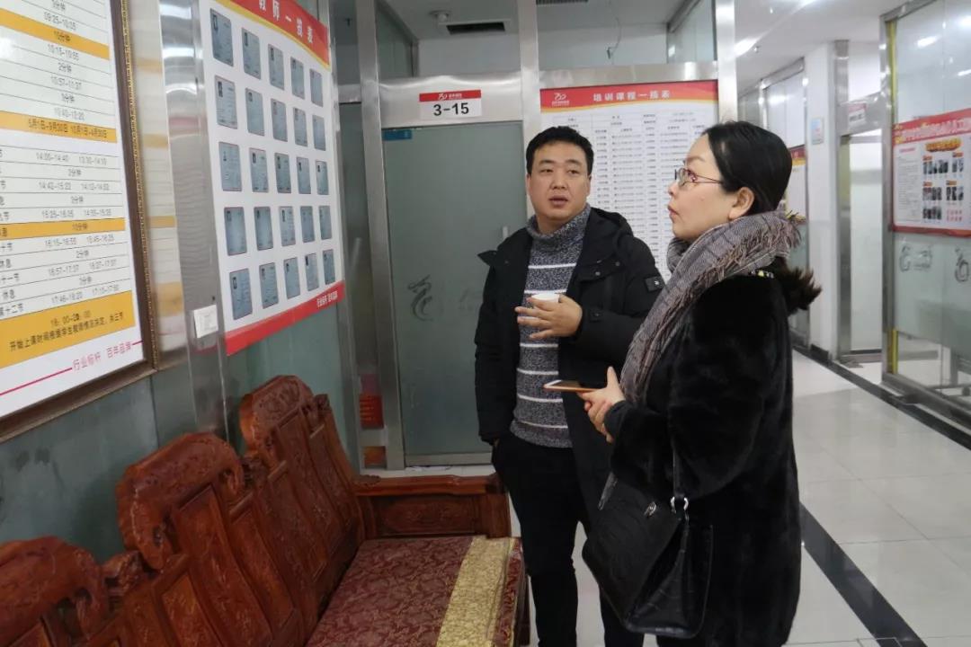 熱烈歡迎市教委交叉檢查組及區(qū)教委領(lǐng)導(dǎo)蒞臨百年教育指導(dǎo)工作！