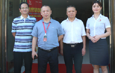 百年教育大愛(ài)無(wú)疆 獎(jiǎng)優(yōu)助學(xué)情暖人心