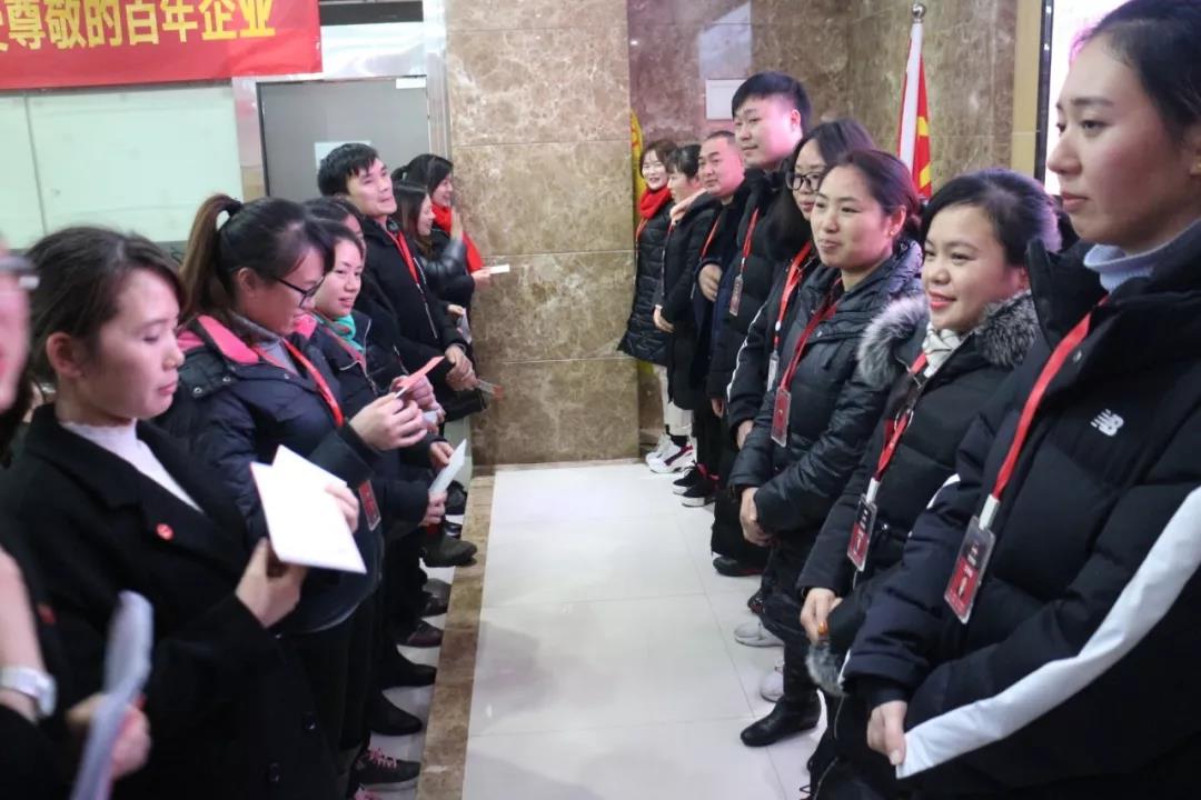 2019年，我們還在做房產(chǎn)中介，買房、賣房請(qǐng)放心找我們！